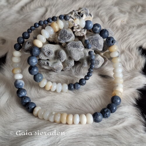Ketting blauwe Koraal en Parelmoer
