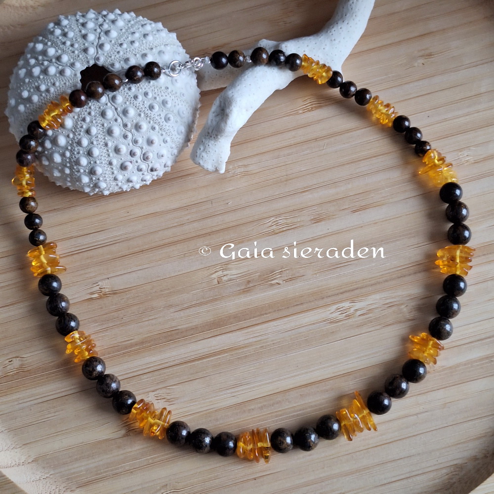 Ketting Bronziet met Barnsteen