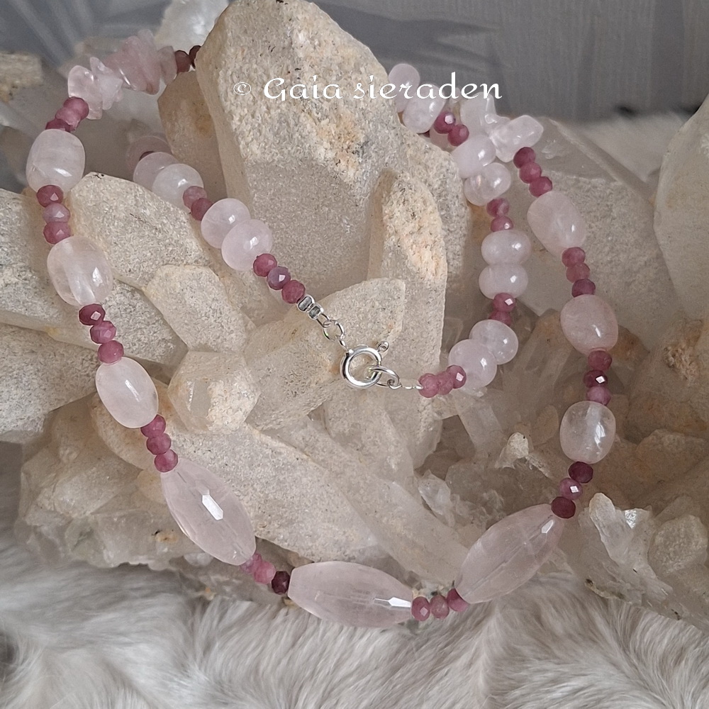Rozekwarts facet ketting met Robijn