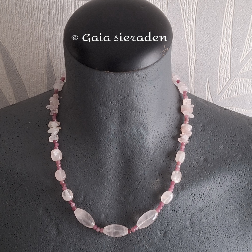 Rozekwarts facet ketting met Robijn