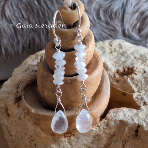 Maansteen zilveren oorbellen Selene