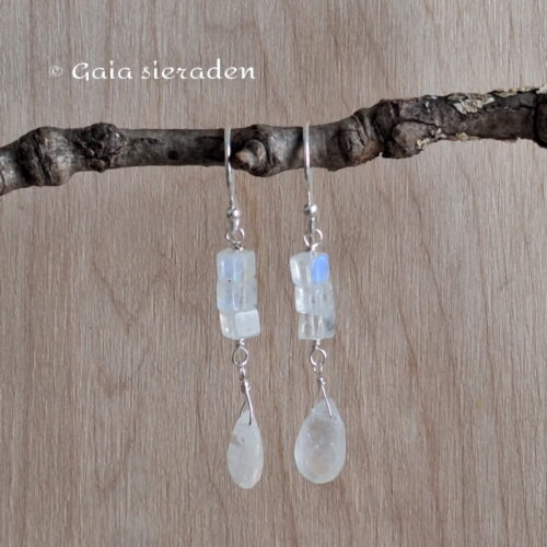 Maansteen zilveren oorbellen Luna