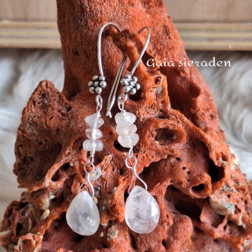 Maansteen zilveren oorbellen Isis