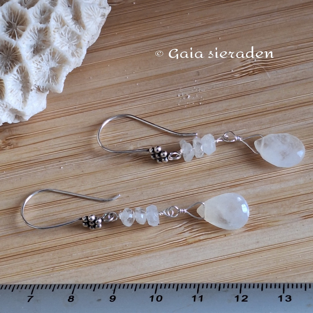 Maansteen zilveren oorbellen Isis