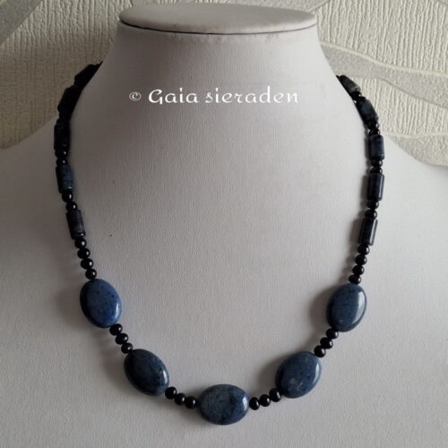 Dumortiriet en Parel ketting