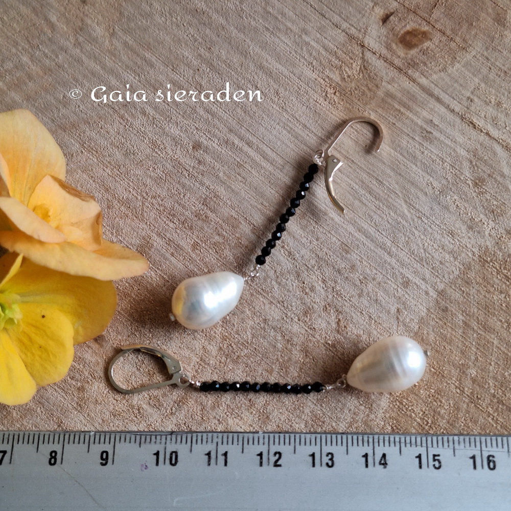 Oorbellen Saffier en Parel druppel