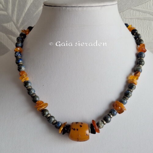 Anga Giza etnische ketting Lapis en Barnsteen